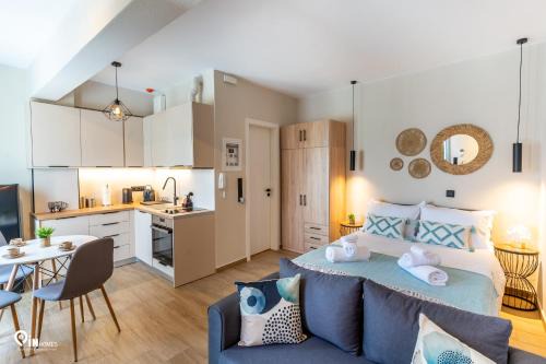 Nea Makri House | Phevos & Athena - Seaside View Luxury Studio in Nea Makri
