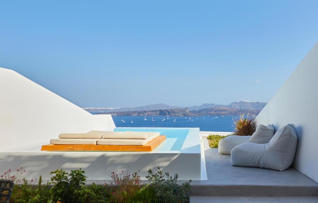 Akrotiri Hotel | Phos The Boutique