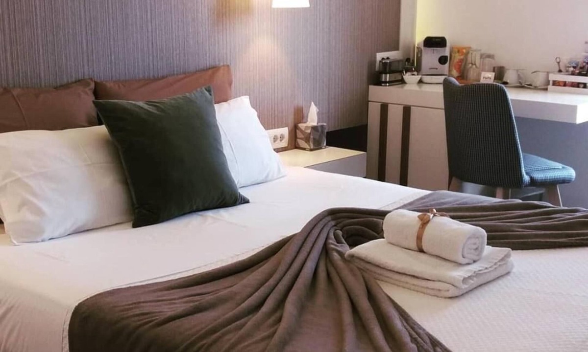 Fira Hotel | Platia