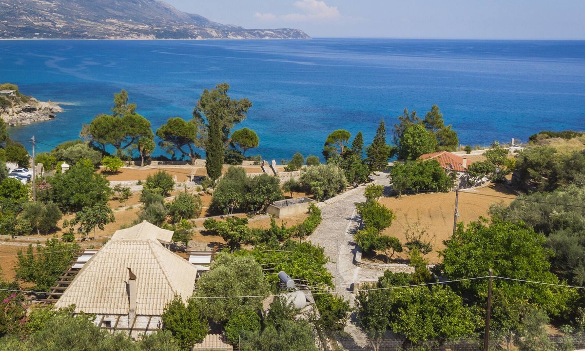 Pesada Cottage | Ploes Luxury Cottages “Eleni” overlooking the sea