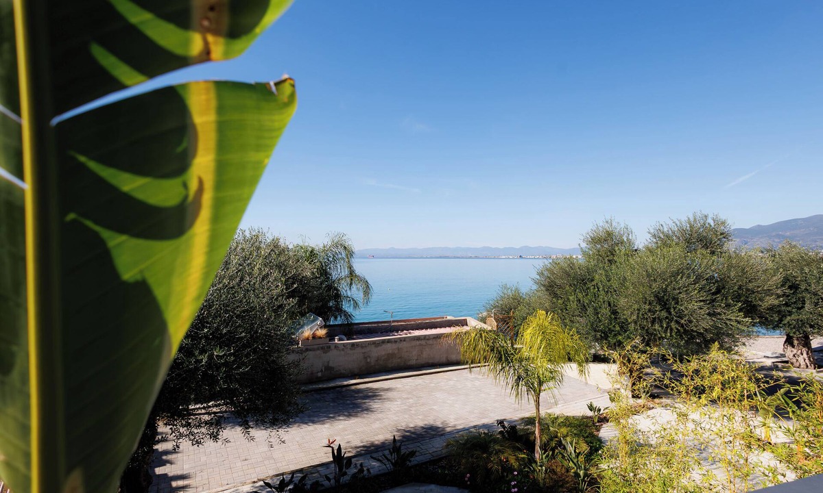 Paralia Vergas Apartment | Potis Upper Suite - 2-bedroom Suite with balcony