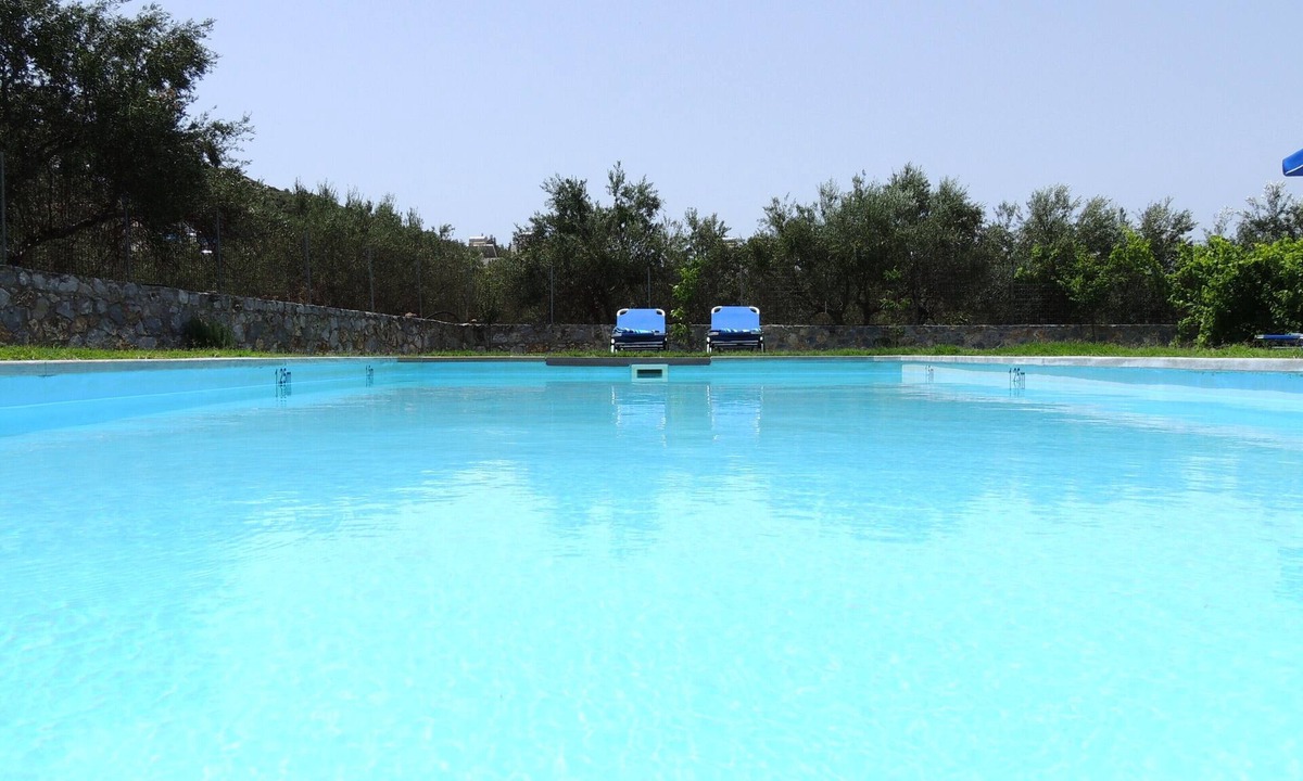 Plaka Villa | Private pool, & large garden - 100m from beach, tavernas & shops in Almyrida.