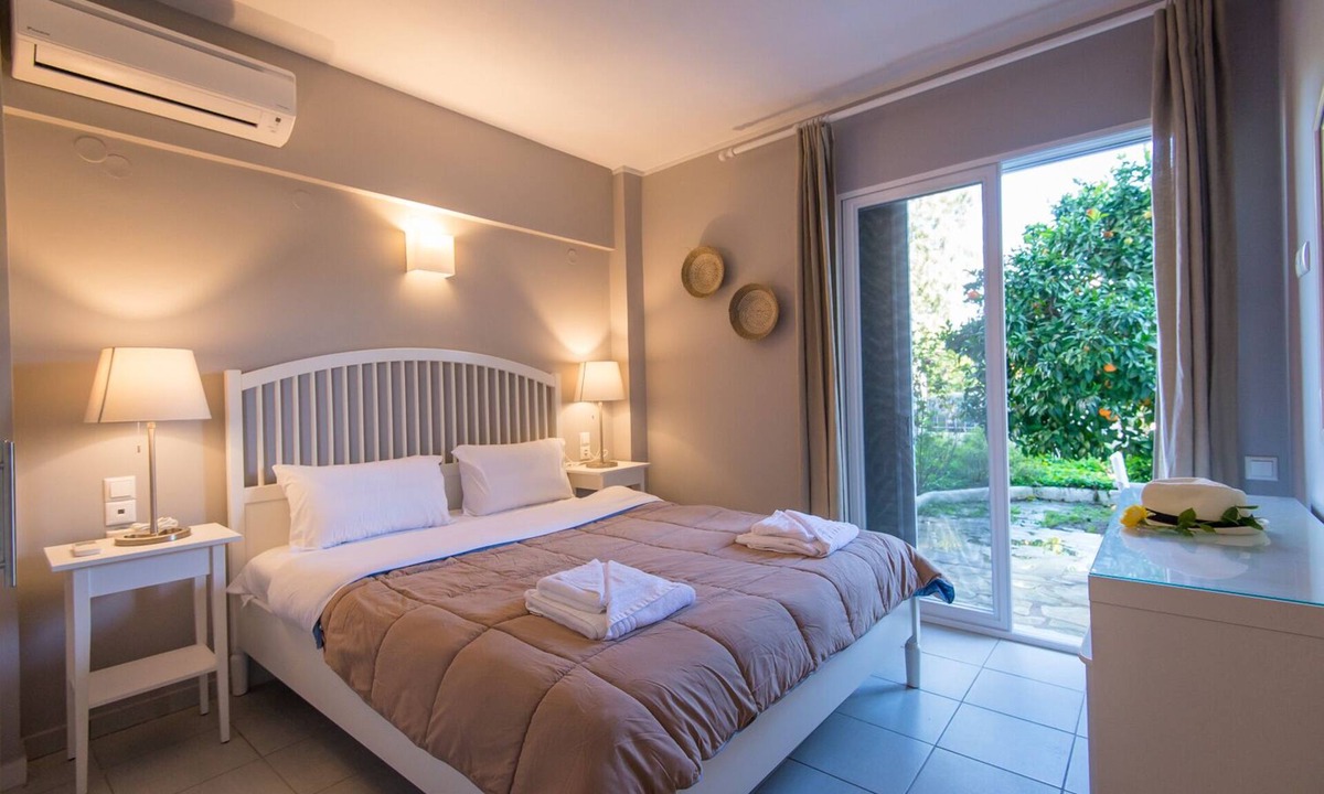 Kariotai Apartment | Regalo Apartment With 2 Bedrooms and charming courtyard F1