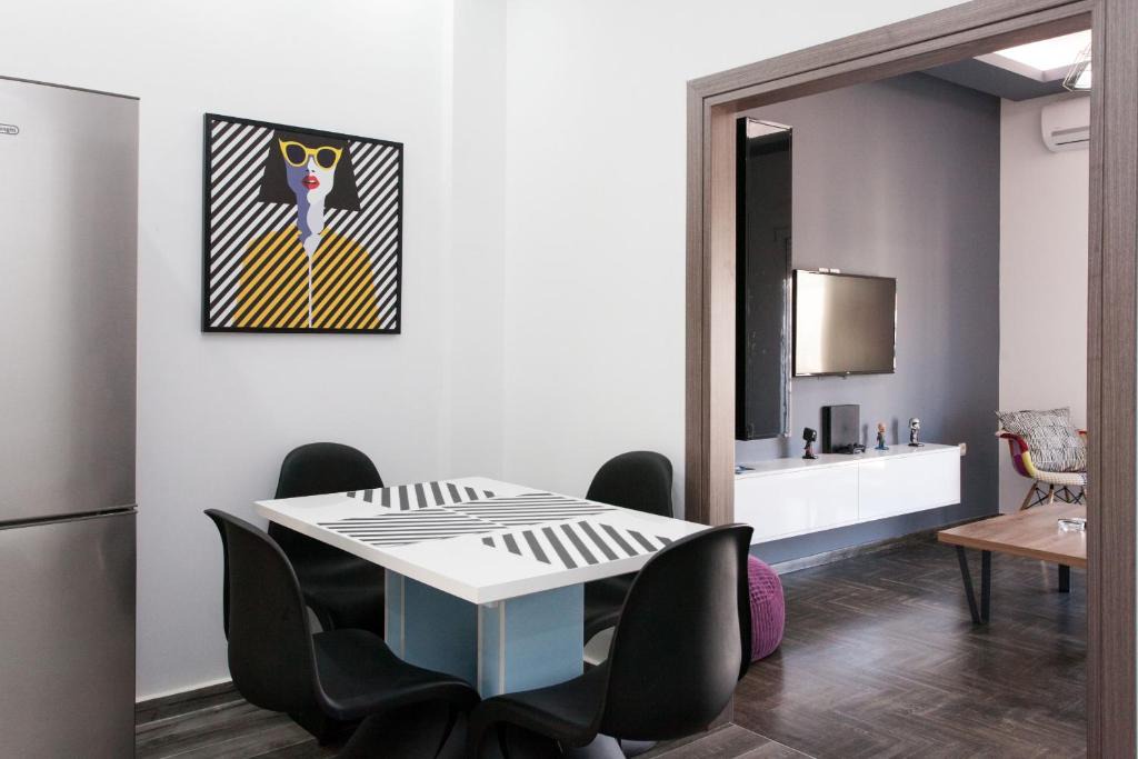 Athens City Centre Apartment | Renovated 2 bedroom apt in Larissis Railway Station and Metro