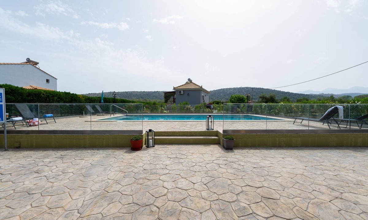Gythio Villa | Ρόδι/Pomegranate near to sea with heating pool