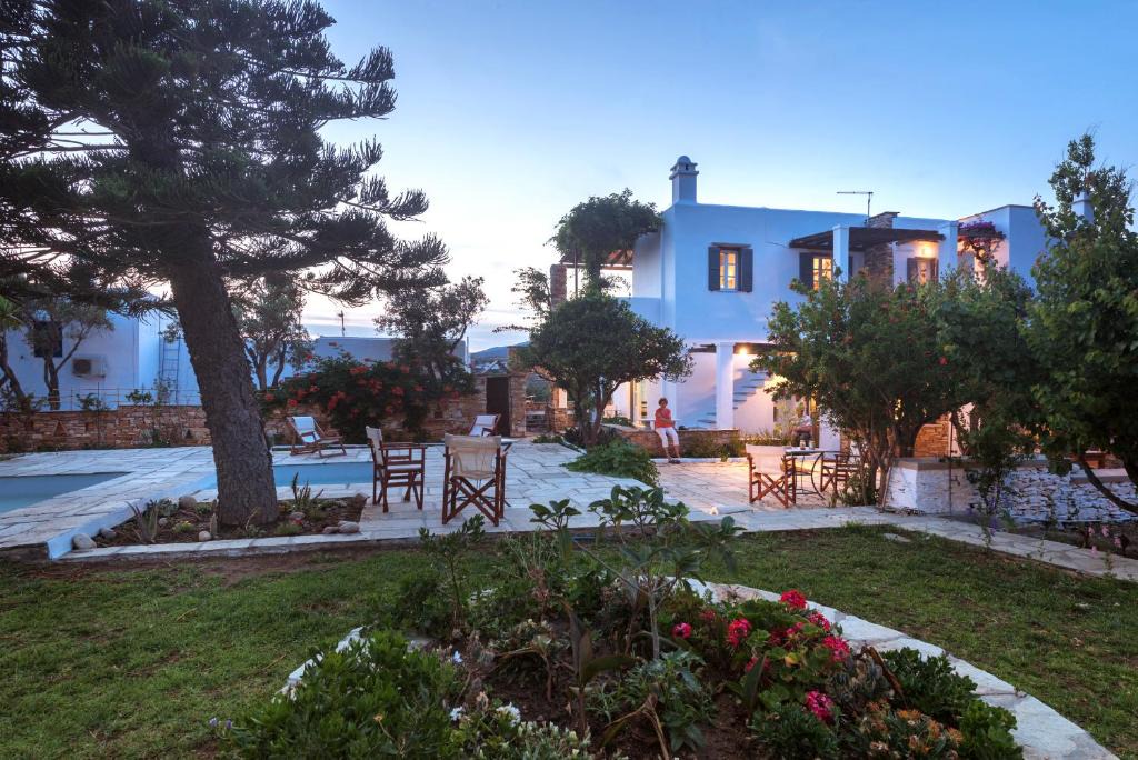 Agios Romanos House | Romano Garden House, 50 m from the beach, Tinos