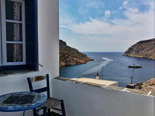Herronisos Apartment | Romanza