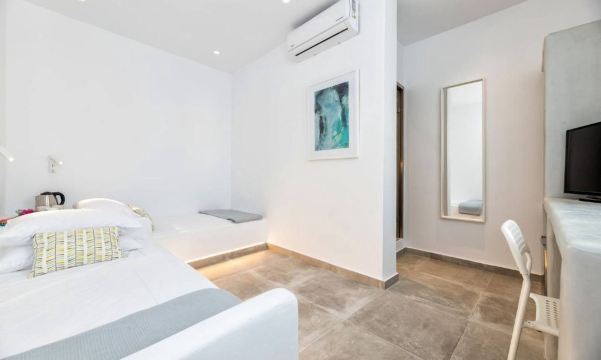 Parikia Hotel | Room 9 @ Pelican Paros in the Old Town!