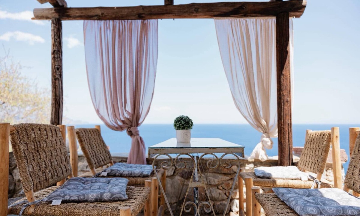 Kokkala Apartment | Room 'Triple Deluxe 207' with Sea View, Wi-Fi and Air Conditioning