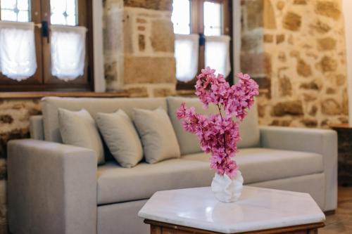 Kambos Apartment | Rustic Kampos House Retreat