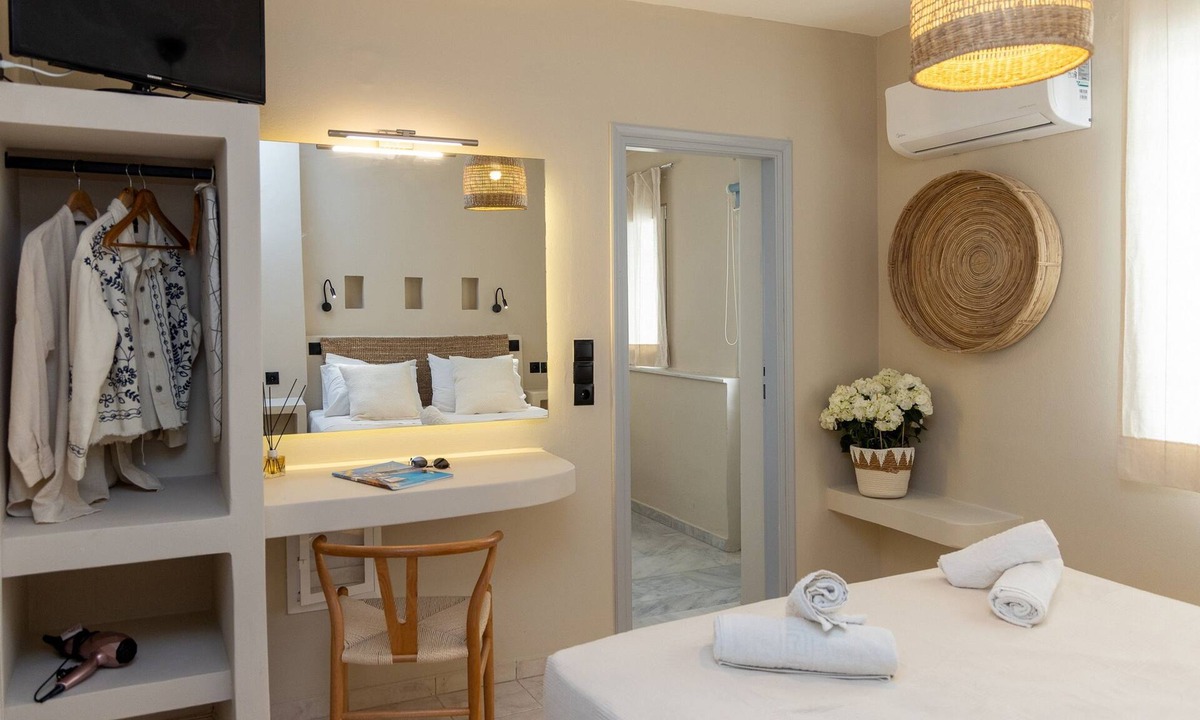 Tinos House | Salt & Stone In Center Of Tinos Luxury Suite