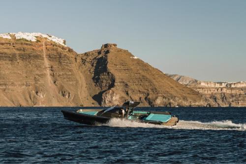 Oia Boat Rental | Santorini Private Tour - Sunny Zeus