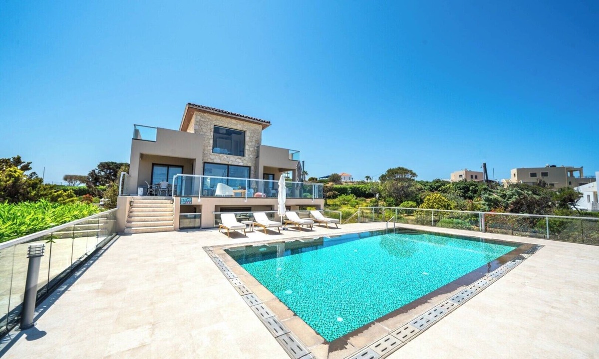 Stavros Villa | Sea front * 1 km to the beach * Ideal for family