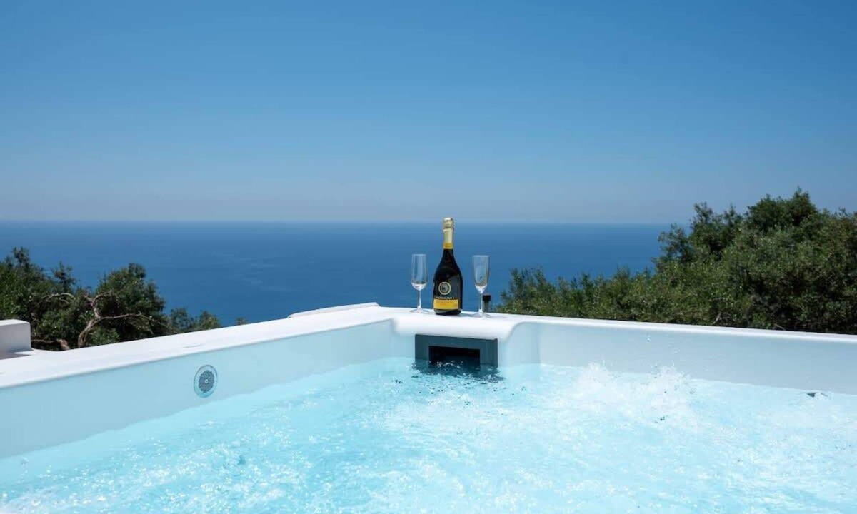 Agia Kiriaki Villa | Sea View, Hot Tub, Lichnos Beach & Parga Parking