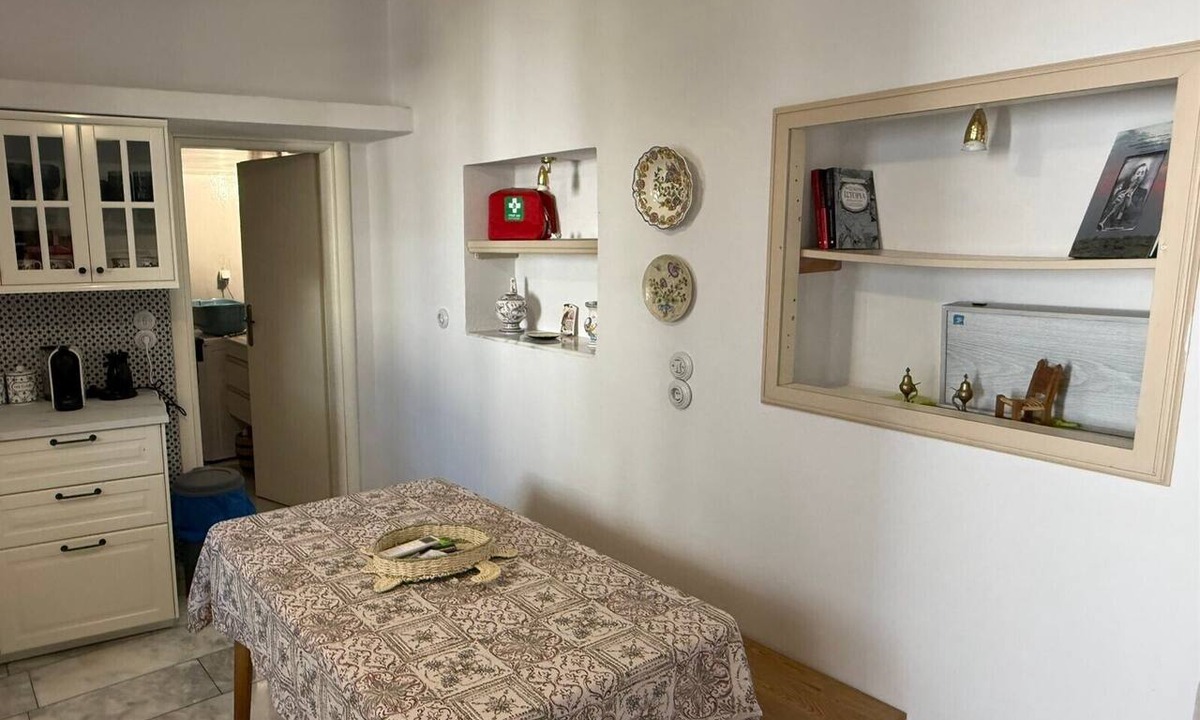 Skyros Town House | SimpleGreece Skyros Traditional Holiday Home with Balcony, Wi-Fi & Air Conditioning
