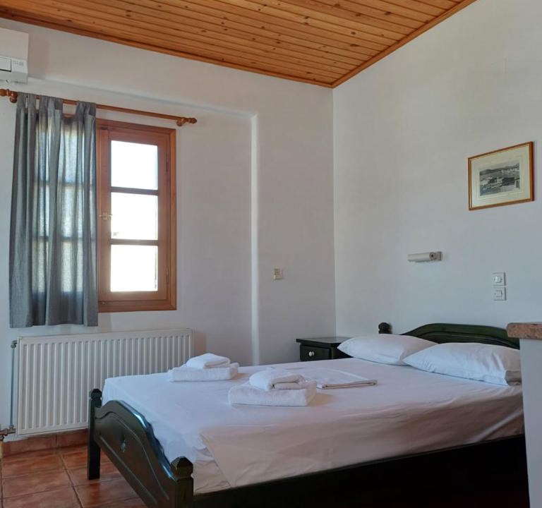 Parikia Apartment | Siroco's Rooms And Studios