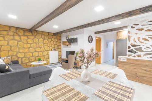 Pylos-Nestoras Apartment | Socrates Terraced House