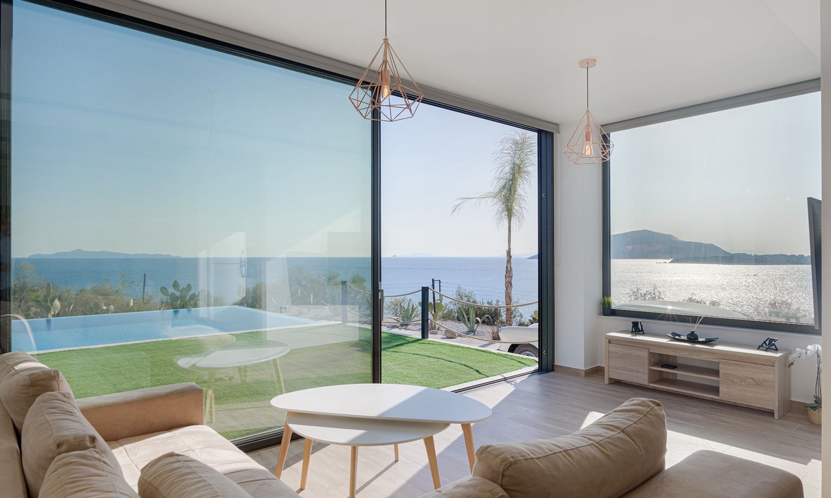 Lavreotiki Villa | Sounio Black Villa