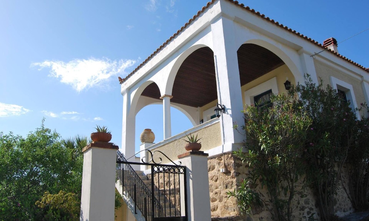Limnos House | Spiti Limnos, quietly situated in an orange grove