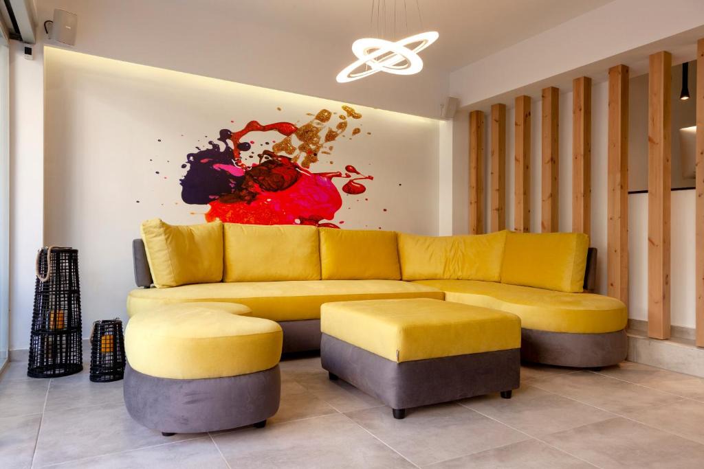 Khalandrion Hotel | STAY INN