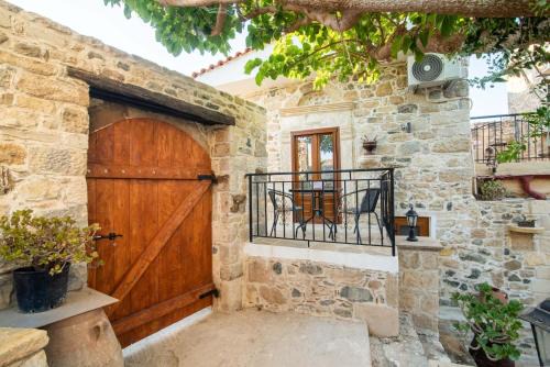 Petrokefalion House | Stone house Elefteria near Matala beach