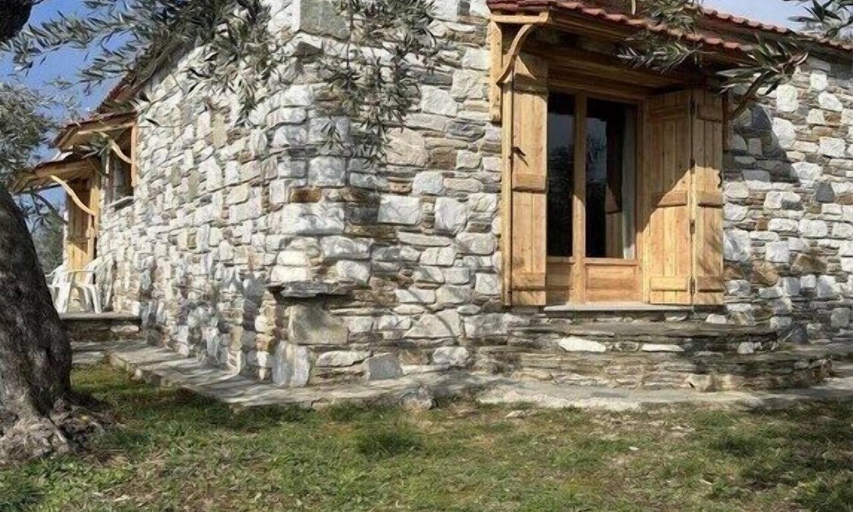 Afissos Cottage | Stone house in an olive grove right by the sea