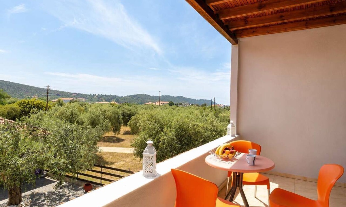 Potos Apartment | Studios River - Potos Poolside Apartment with View