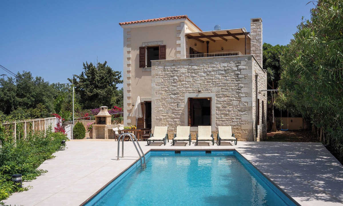 Atsipópoulon Villa | Stylish LOTUS villa, private pool, near beaches, restaurants in Prines Rethymno.