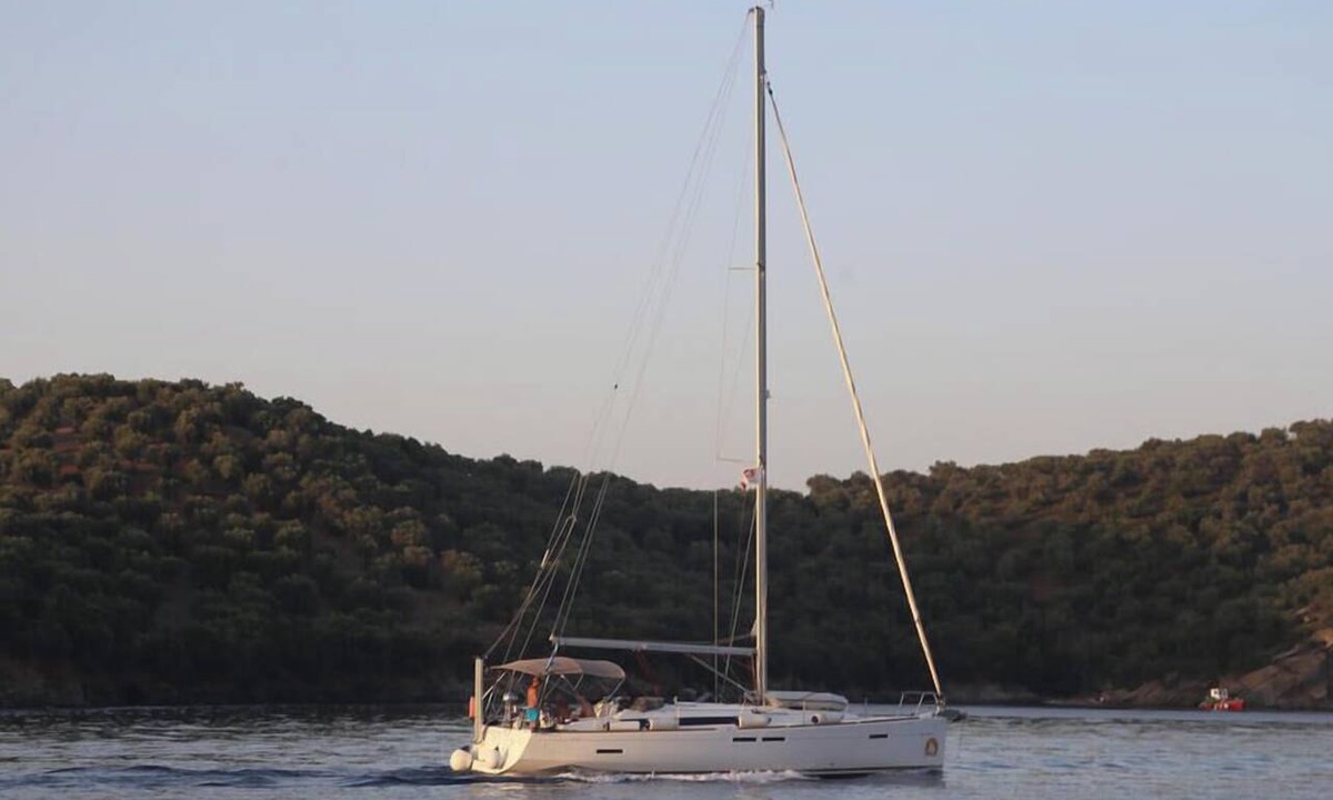 Loutraki Boat Rental | Sun-Kissed Sailing Adventure in the Stunning Sporades Islands