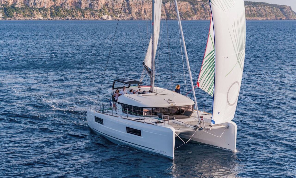 Tourlos Boat Rental | Sun-Kissed Sailing Adventure in Islas Cícladas, Mykonos