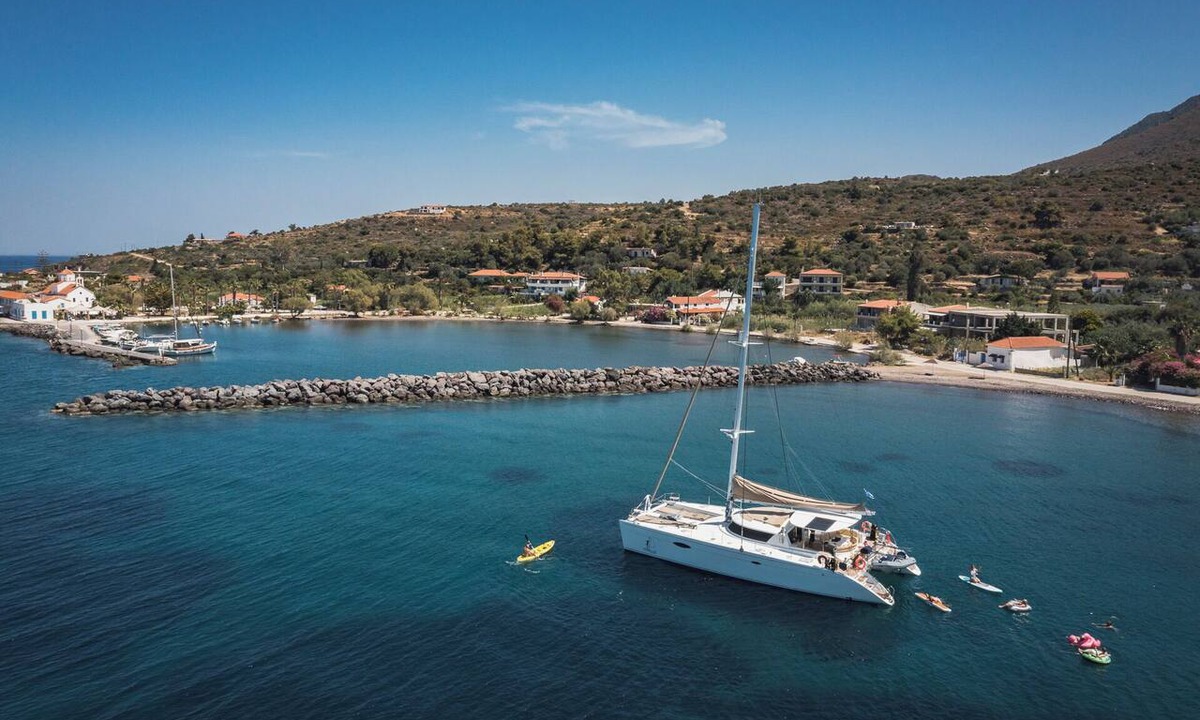 Aegina Boat Rental | Sun-Kissed Sailing Adventure in Islas Sarónicas