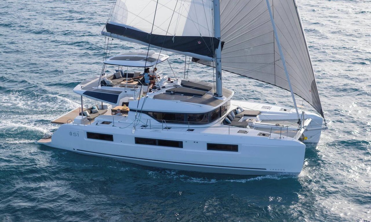 Alimos Boat Rental | Sun-Kissed Sailing Adventure in Islas Sarónicas