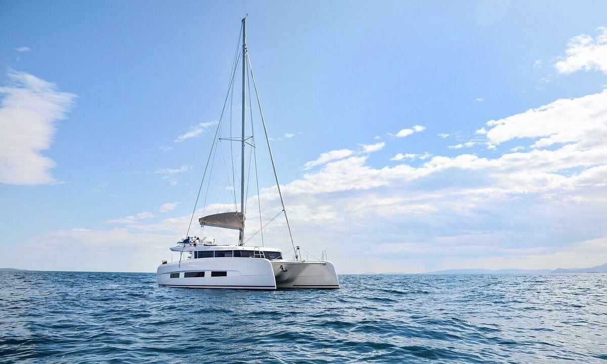 Alimos Boat Rental | Sun-Kissed Sailing Adventure in Islas Sarónicas