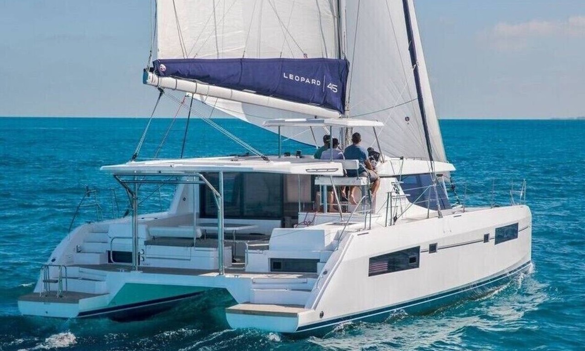 Alimos Boat Rental | Sun-Kissed Sailing Adventure in Islas Sarónicas
