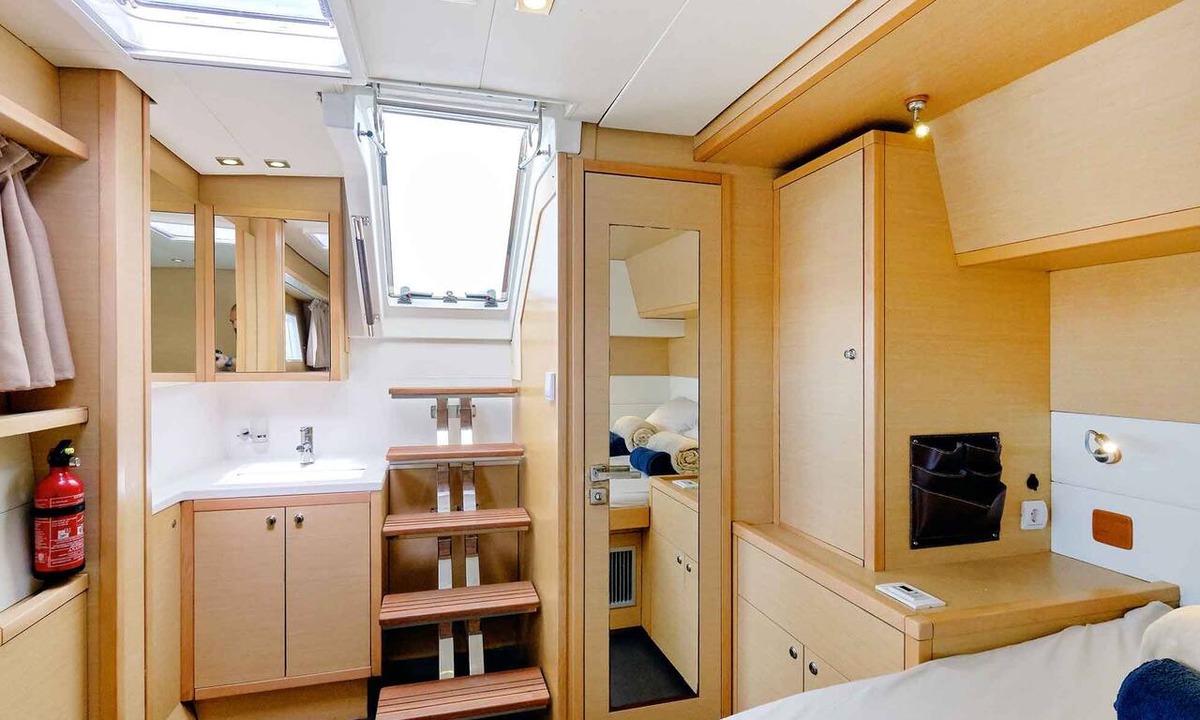 Alimos Boat Rental | Sun-Kissed Sailing Adventure in Islas Sarónicas