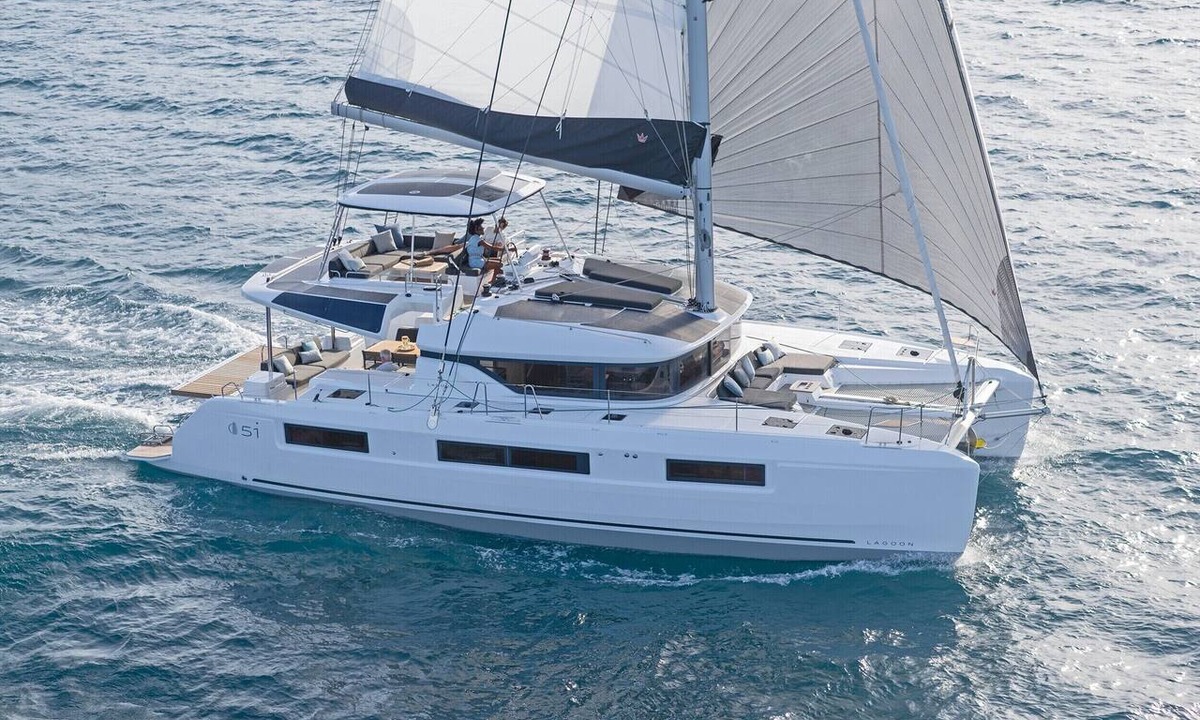 Alimos Boat Rental | Sun-Kissed Sailing Adventure in Islas Sarónicas