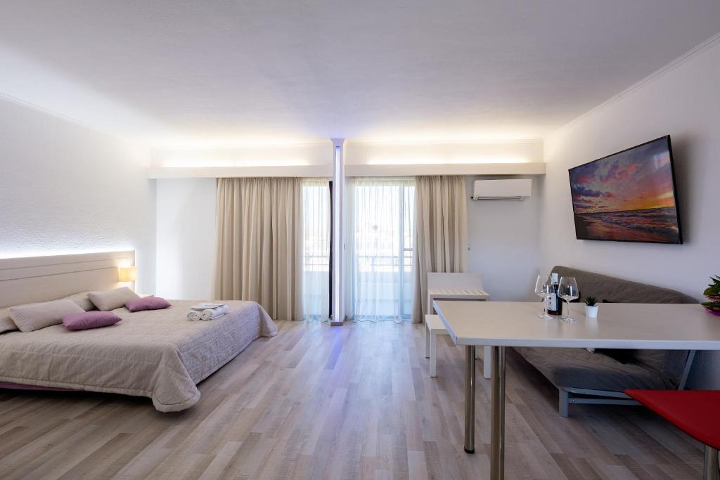 Ialyssos Apartment | Terinikos Sunny Garden Hotel & Junior Suites