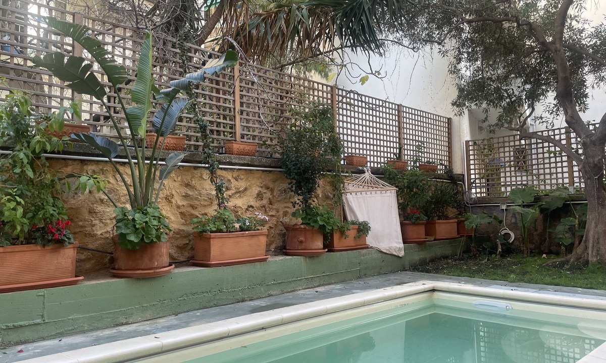 Pangrati Apartment | The pink frog apt in the center with private pool