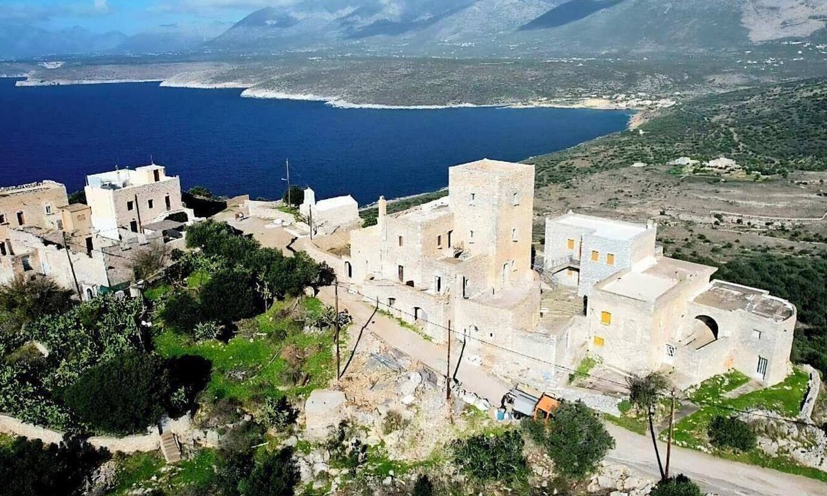 Omales Apartment | Torre Agetria Mainē: Enjoy stunning views from the top floor of a Mani tower