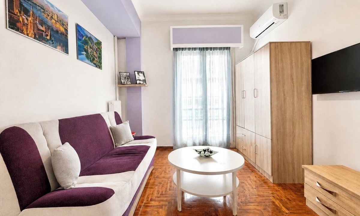 Athens Apartment | Transit Hub Pad - Steps to Metro -Sleeps 3 by ΜΡS