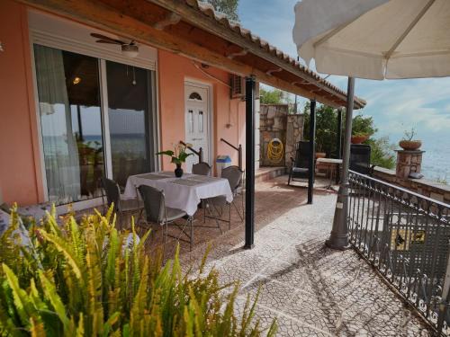 Paralia Vergas Apartment | Verga Beachfront House Villa