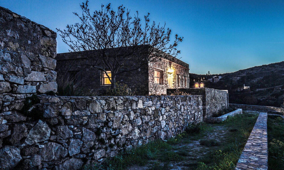 Ermoupoli Villa | VILLA AVRA AVROFILITO SYROS HOUSES