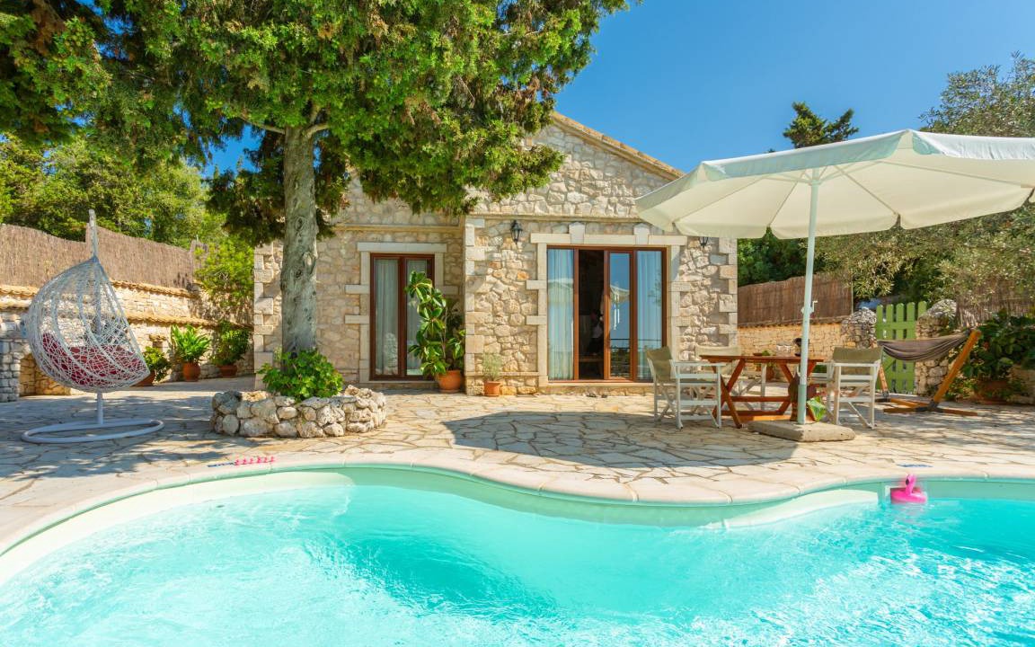 Vlachopoulatika Villa | Villa Gallini: Large Private Pool, Walk to Beach, Sea Views, A/C, WiFi