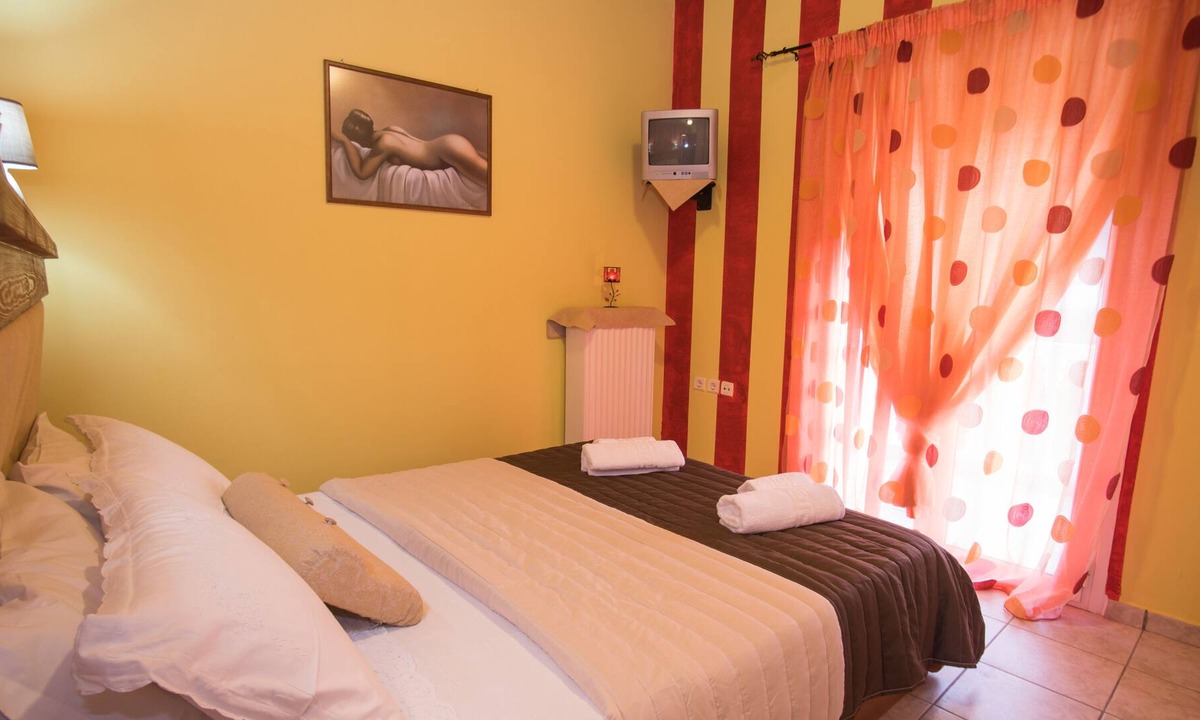 Pantokratoras House | Villa Lina is a beautiful holiday home located in the village of Pantokratoras