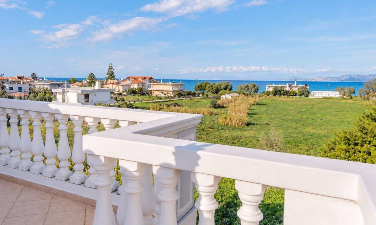 Assos-Lechaio Apartment | Villa Luna, Sea Views & Open Skies in Kato Assos