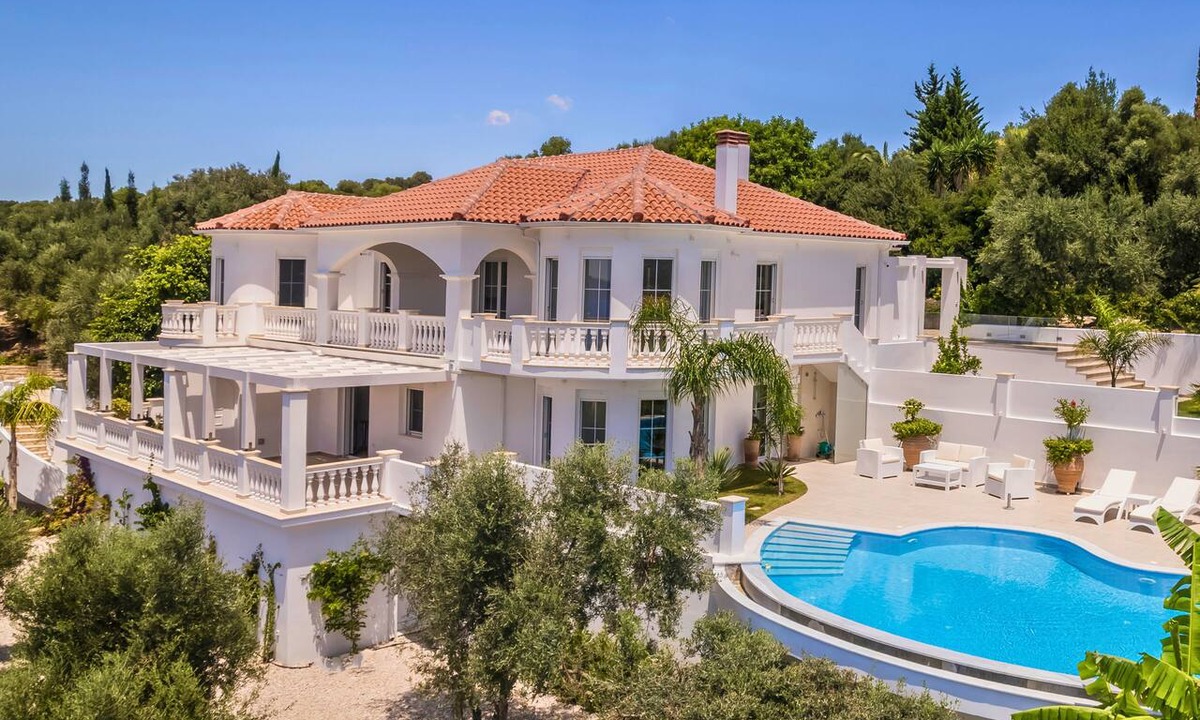 Grizokambos House | Villa Mandola, exclusive dream villa with pool and sea views in Finikounda