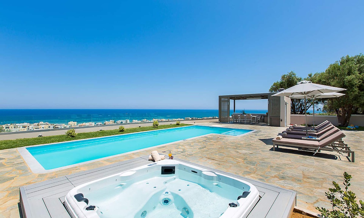 Rethymno Villa | Villa Naya, walking distance to beach & sea view!