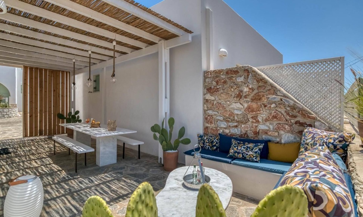 Aliki House | Villa Paros Greece, Alyki, 500 meters from beaches, restaurants and shops