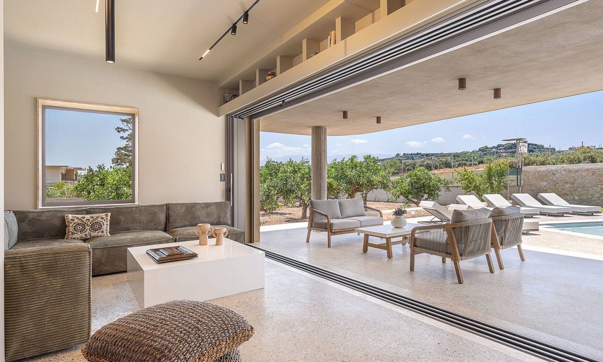 Maleme House | "Villa Portokalea", direkt am Meer by Interhome