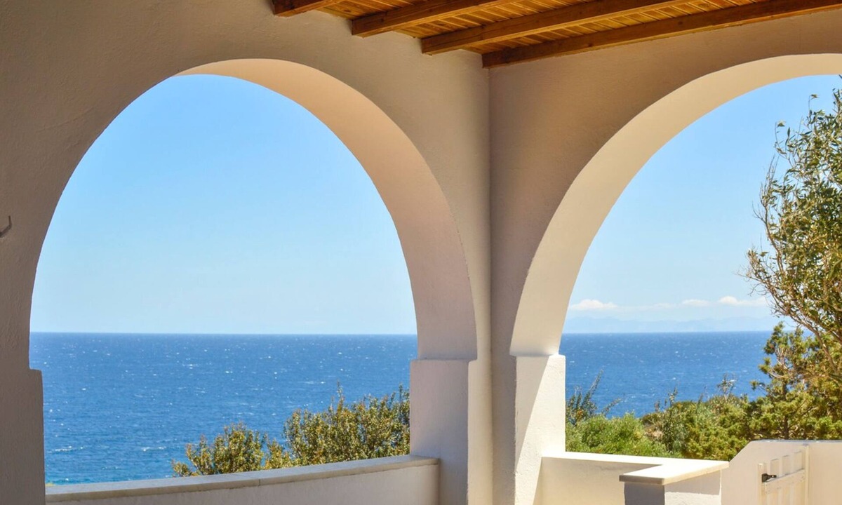 Naxos Villa | Villa Rouvis with outdoor Hot Tub